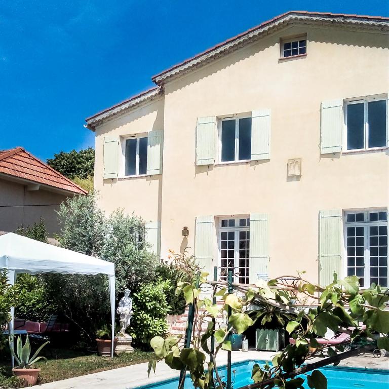 Hote-Aix-Centre-garage-piscine - Suite Lit Queen-Size Deluxe - 1