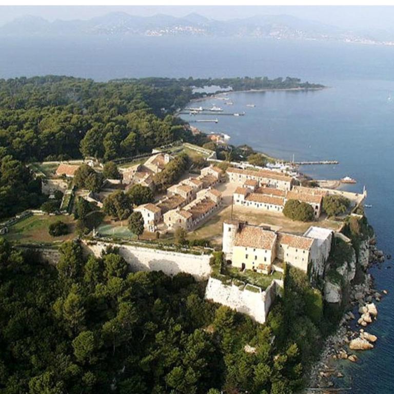 Cannes premium 3 BR 2 bath fully renovated heart of town by Olam Properties - Apartamento - 37