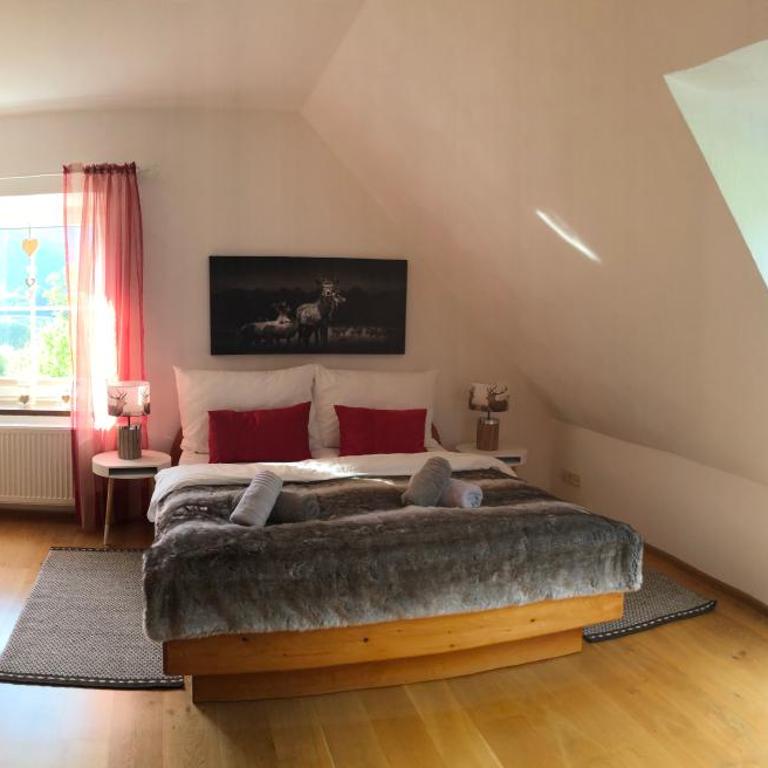 Pool, Pokale, Sauna, Billard, Kirche u. viel Natur - Villa - 16