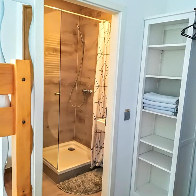House LA Neuschwanstein Blick - Budget City Hotel - Familienzimmer mit Bad - 1