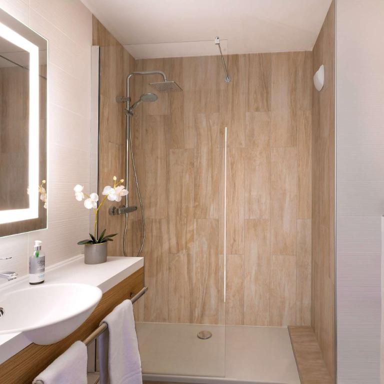 Best Western Les Bains Hotel et SPA - Chambre Prestige - Lit King-Size - 8