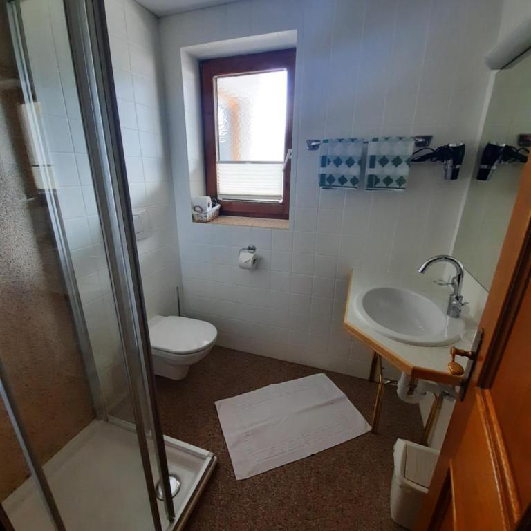 Gästehaus Burgi - Vierbettzimmer - 11