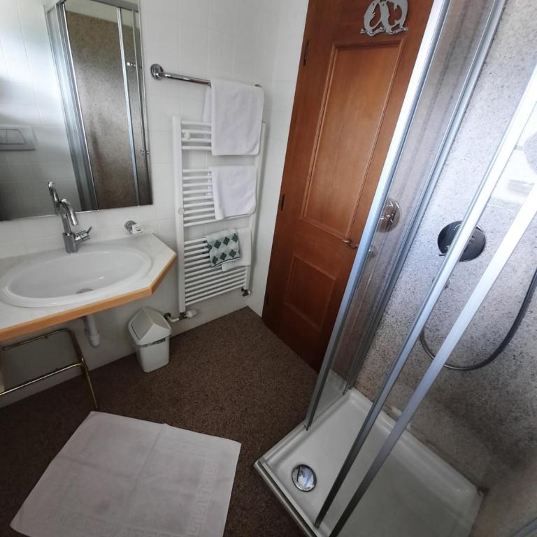 Gästehaus Burgi - Vierbettzimmer - 12