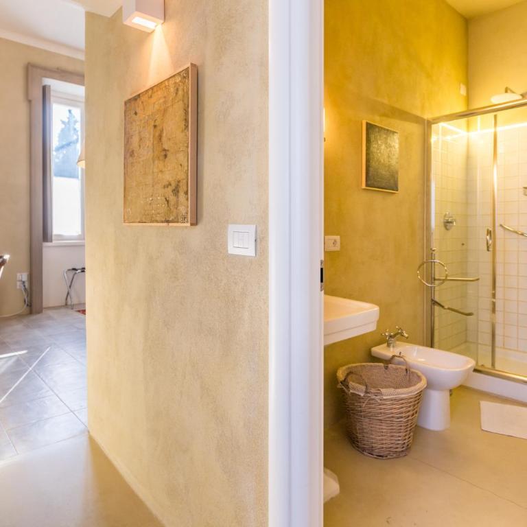 White Lilac Romantic B&B - Adults only - Camera Deluxe con Vista Lago Parziale - 4