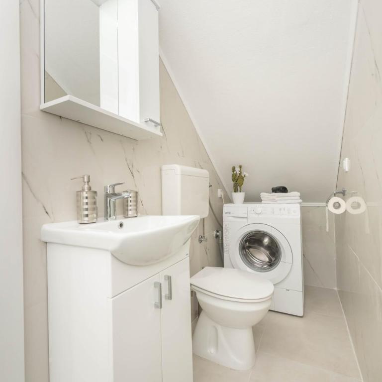 S&P City Center Apartments - Studio with Patio - 7