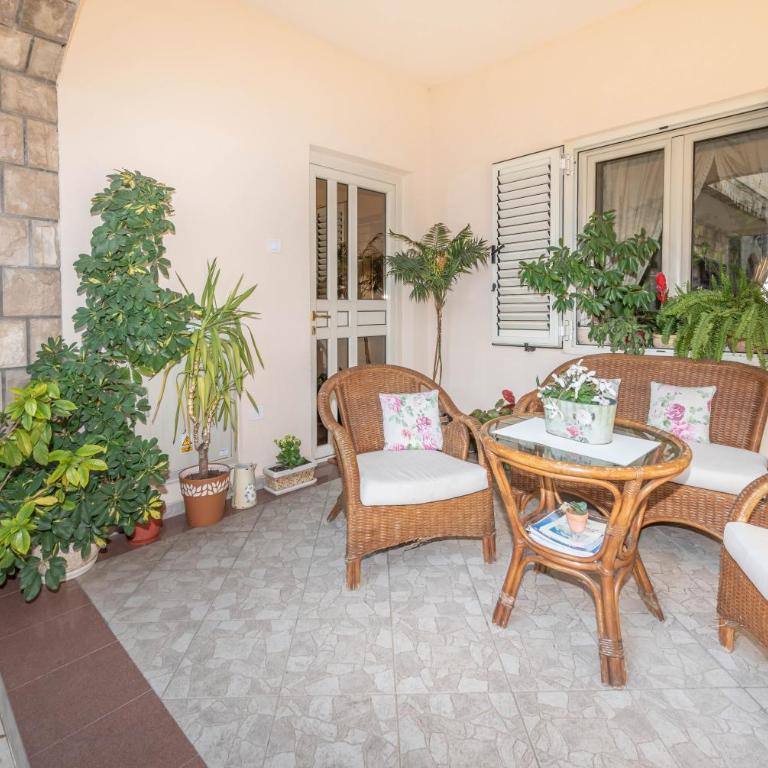 S&P City Center Apartments - Three-Bedroom Superior Apartment - 4