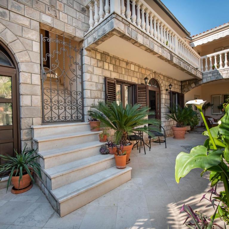 S&P City Center Apartments - One-Bedroom Apartment with Terrace - 1