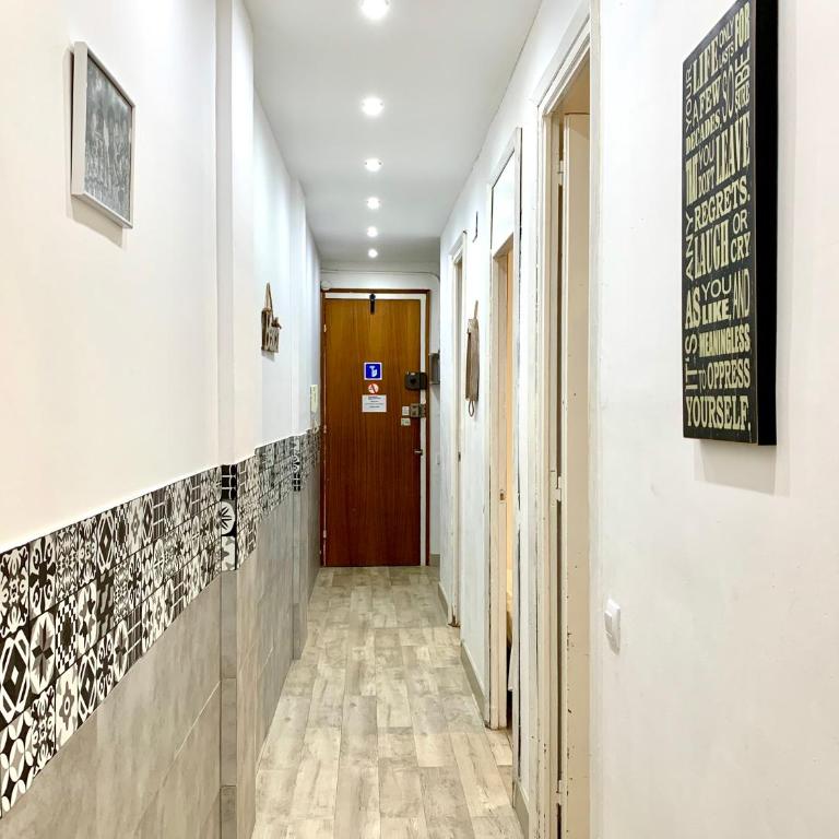 Black & White - Three-Bedroom Apartment - 6