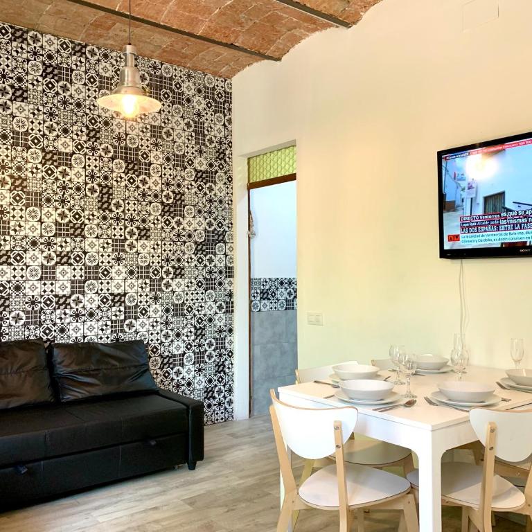 Black & White - Three-Bedroom Apartment - 4