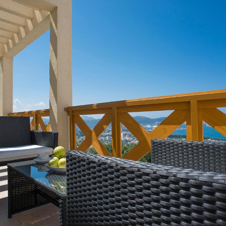 Berg Apartments - One-Bedroom Apartment with Terrace and Sea View - 4