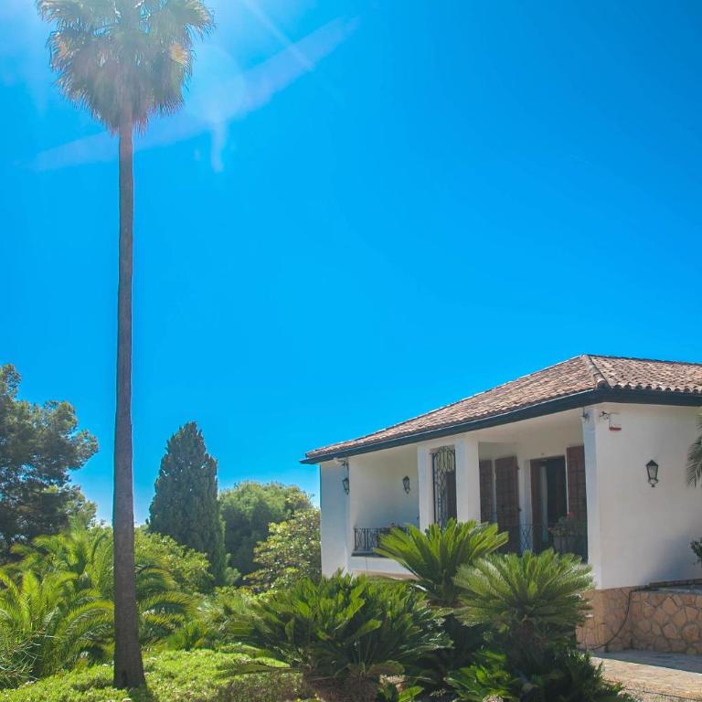 Villa Altozano with pool, barbeque, large garden, and fantastic sea views - Villa - 3