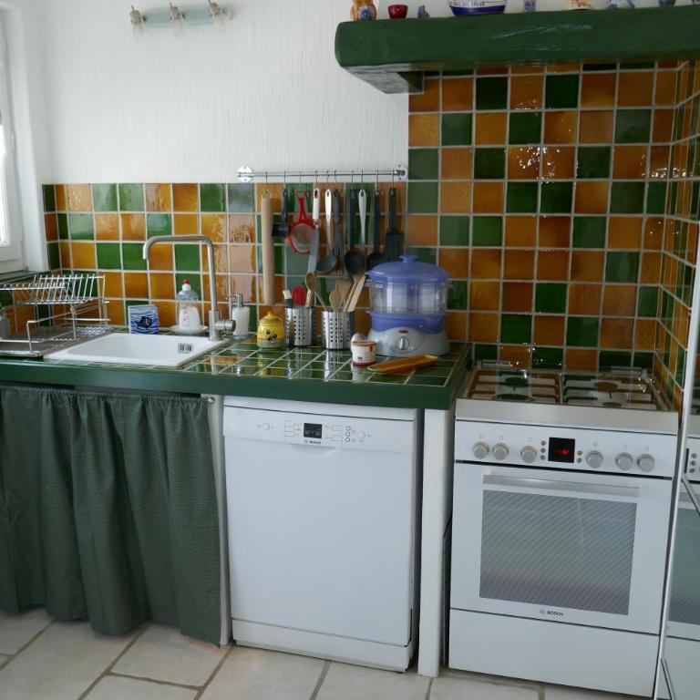 Chez Marielle - Two-Bedroom House - 7