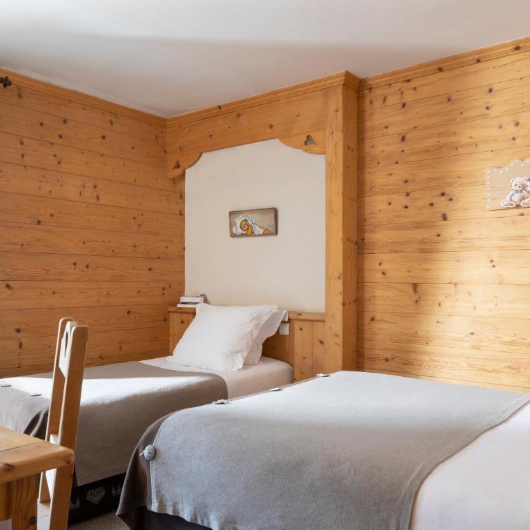 Logis La Croix-Saint-Maurice - Dreibettzimmer mit Balkon und Bergblick - 5