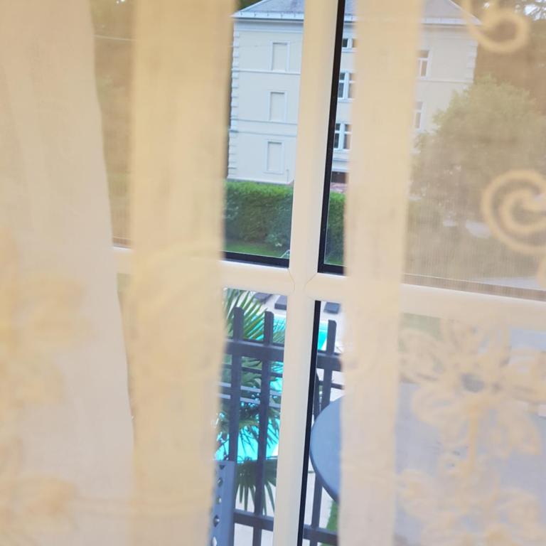 Garni Villa Tyrol - Adults Only - Camera Queen con Vista Piscina - 7