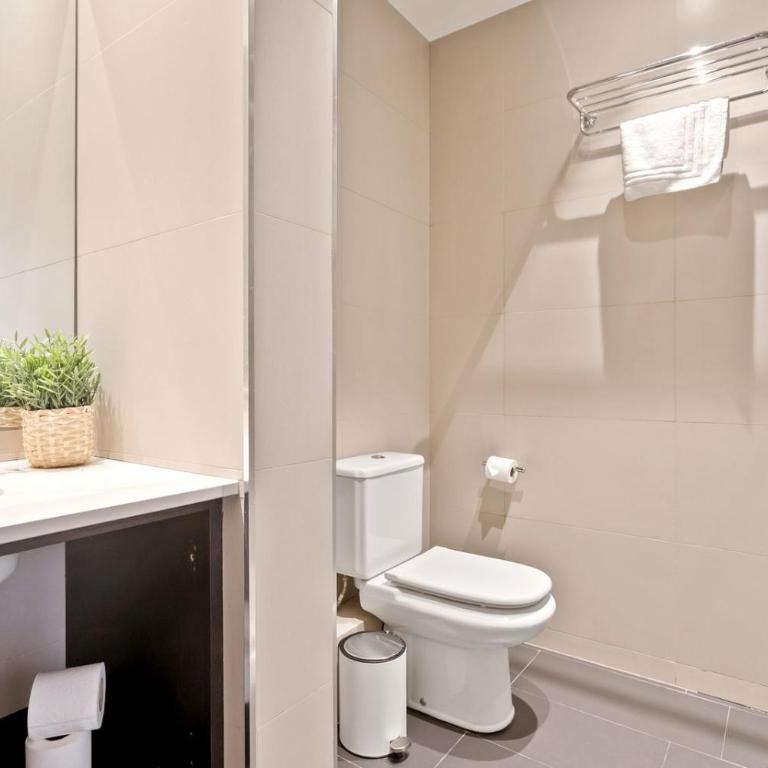 Fisa Rentals Gran Via Apartments - Superior Two-Bedroom Apartment - 3