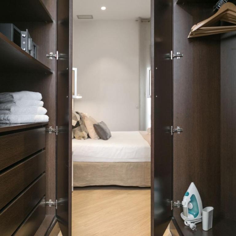 Fisa Rentals Gran Via Apartments - Deluxe Two- Bedroom Apartment - 12