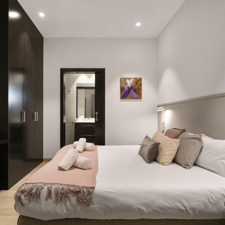 Fisa Rentals Gran Via Apartments - Deluxe Two- Bedroom Apartment - 13