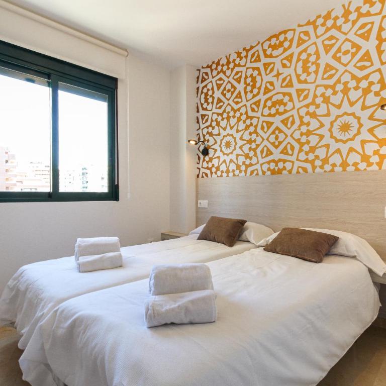 Apartamento Veremar, zona tranquila, con piscina, jardines, soleado y cerca de la playa de la cala, para disfrutar el mediterraneo - Apartamento de 3 dormitorios - 4