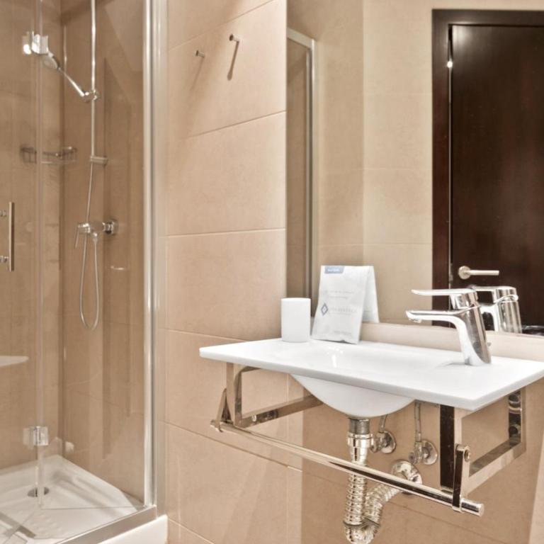 Fisa Rentals Gran Via Apartments - One-Bedroom Apartment - 5