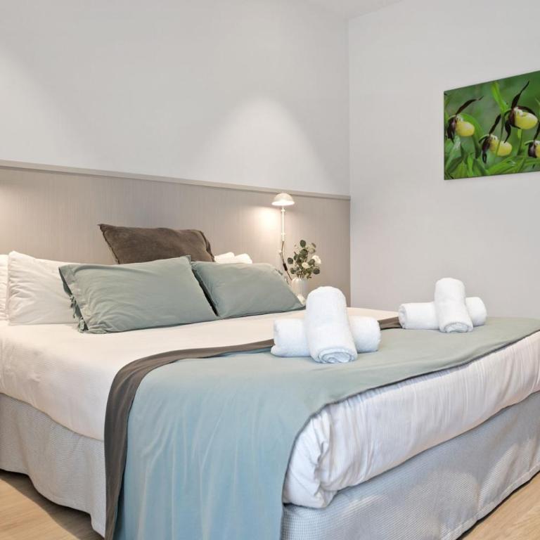 Fisa Rentals Gran Via Apartments - One-Bedroom Apartment - 1