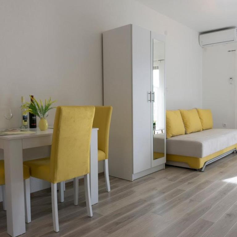 Apartmani Ivković+ - Deluks Queen Soba sa 2 Velika Bračna Kreveta (Queen) - 1