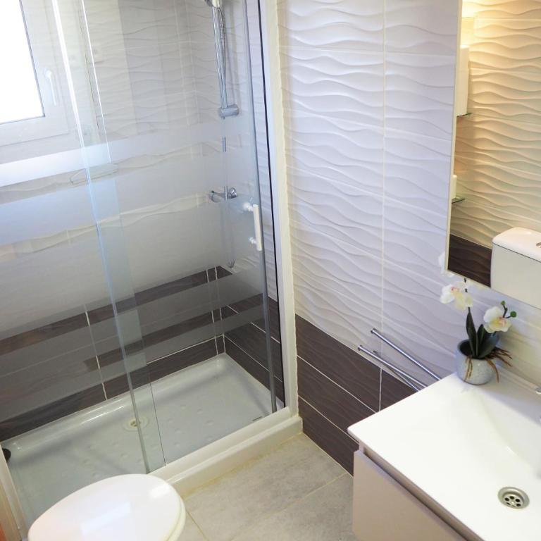 Apartament per 4 persones a Doctor Fleming a 5 minuts de la Platja Gran - Apartamento con terraza - 33