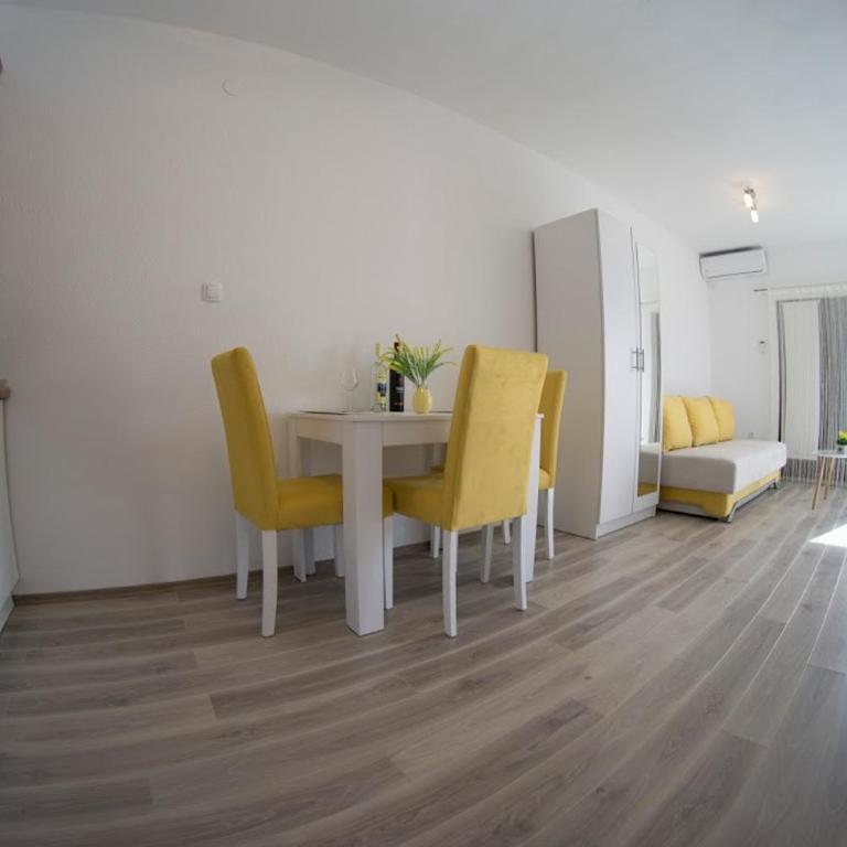 Apartmani Ivković+ - Deluks Queen Soba sa 2 Velika Bračna Kreveta (Queen) - 13