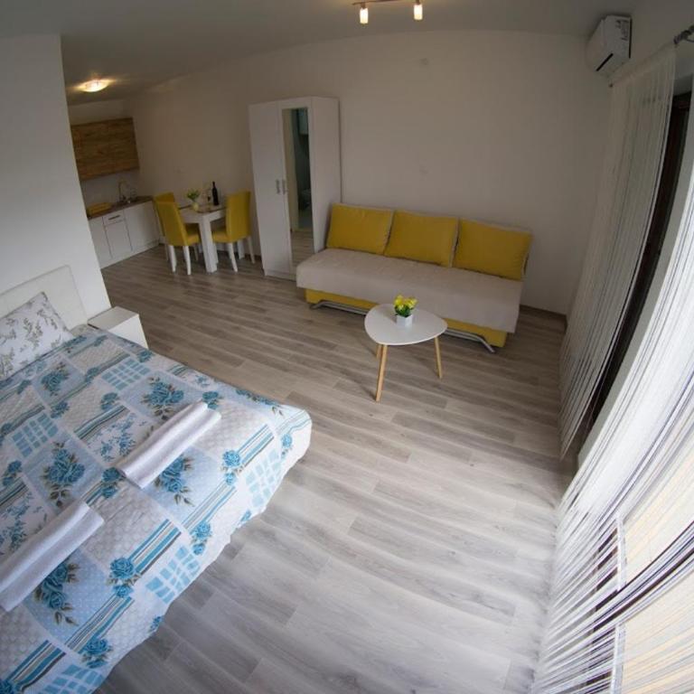 Apartmani Ivković+ - Deluks Queen Soba sa 2 Velika Bračna Kreveta (Queen) - 15