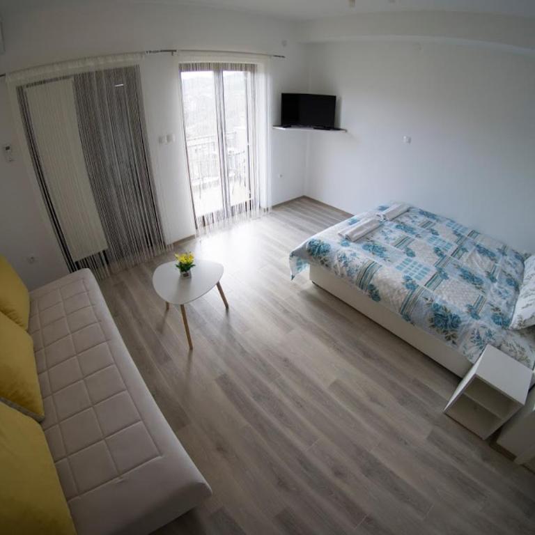 Apartmani Ivković+ - Deluks Queen Soba sa 2 Velika Bračna Kreveta (Queen) - 17