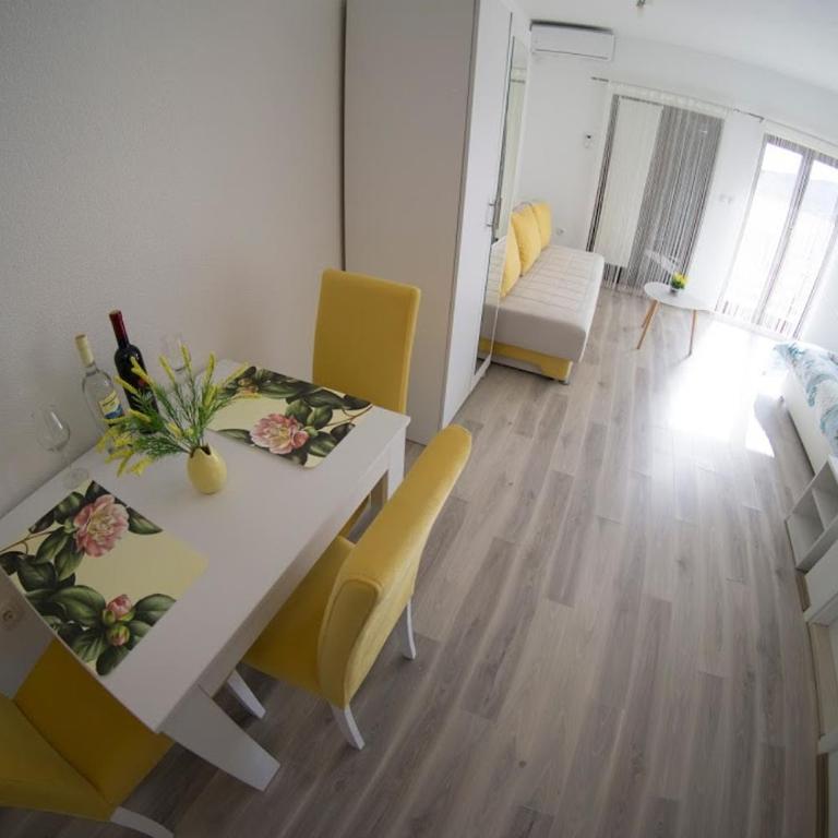 Apartmani Ivković+ - Deluks Queen Soba sa 2 Velika Bračna Kreveta (Queen) - 19
