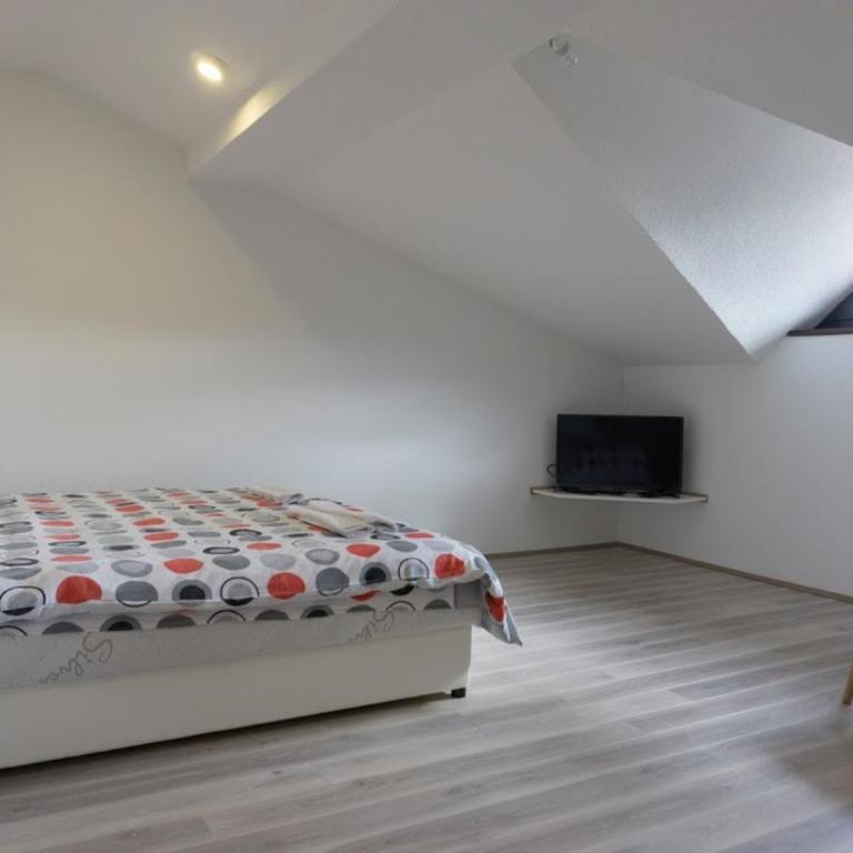Apartmani Ivković+ - Četvorokrevetna Soba s Terasom - 7