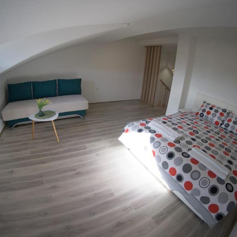 Apartmani Ivković+ - Četvorokrevetna Soba s Terasom - 14