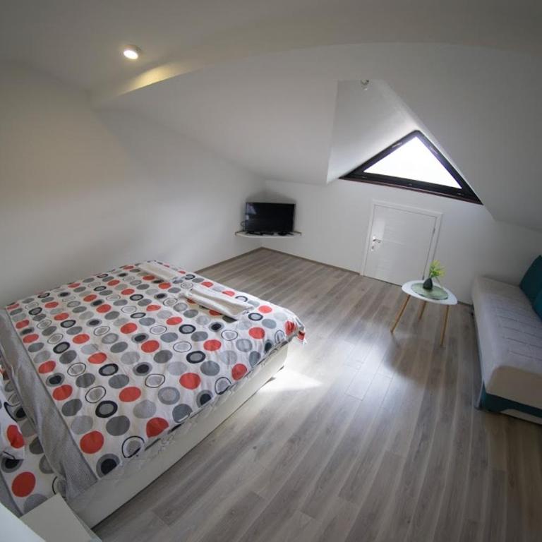 Apartmani Ivković+ - Četvorokrevetna Soba s Terasom - 15