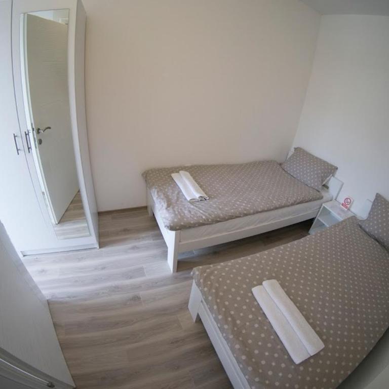 Apartmani Ivković+ - Dvokrevetna Soba sa Zasebnim Krevetima i Terasom - 6