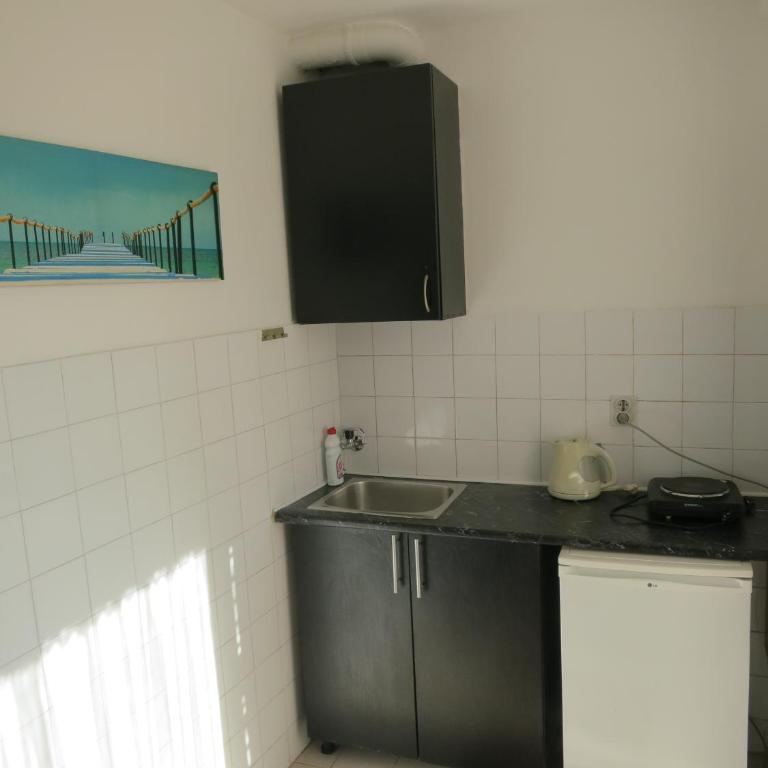 Reževići Apartments - Ground Floor Studio with Terrace - 6