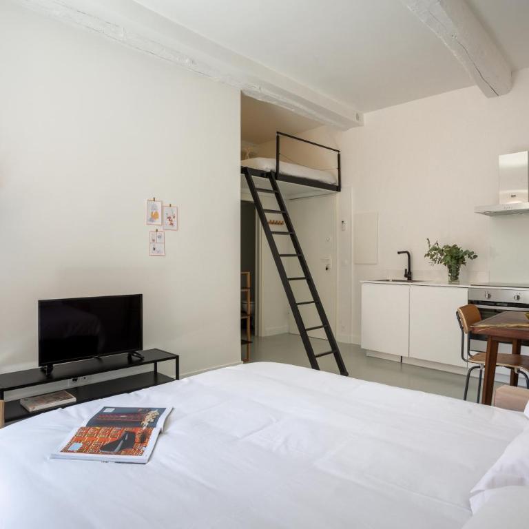 Plage à pied au cœur du vieil Antibes - Appartement - 11