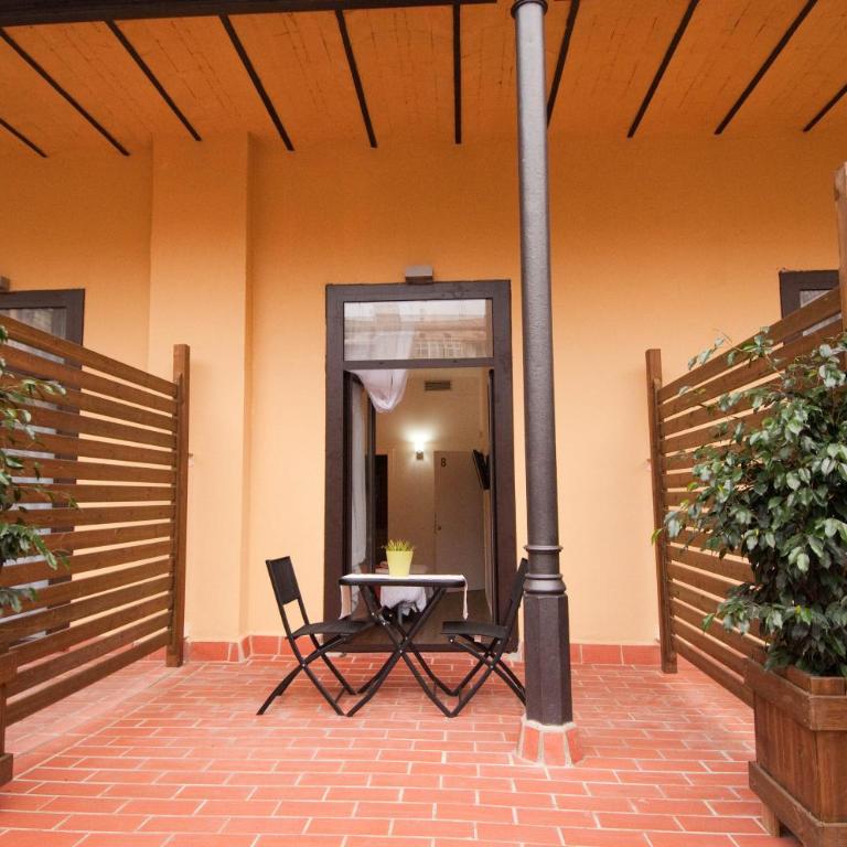 Hostal Live Barcelona - Superior Double or Twin Room with Terrace - 4