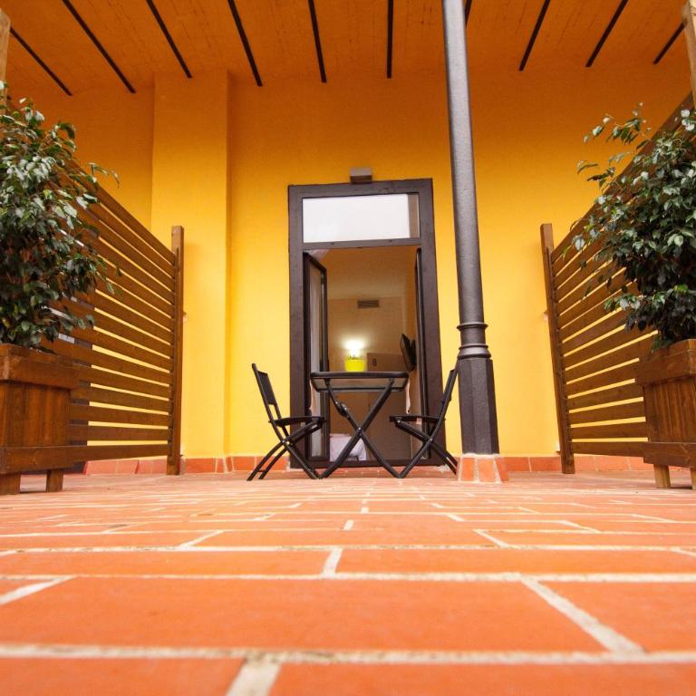 Hostal Live Barcelona - Superior Double or Twin Room with Terrace - 5