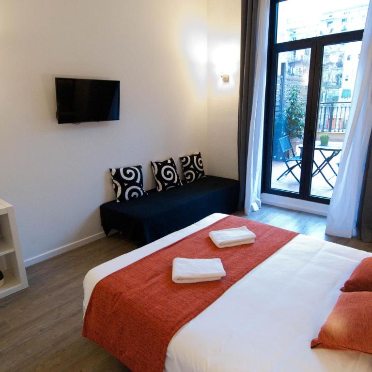 Hostal Live Barcelona - Superior Double or Twin Room with Terrace - 6