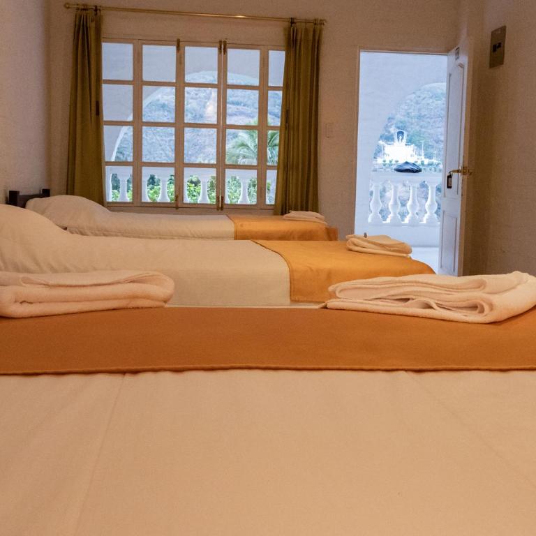 Hostería La Eterna Primavera - Quadruple Room with Bathroom - 1
