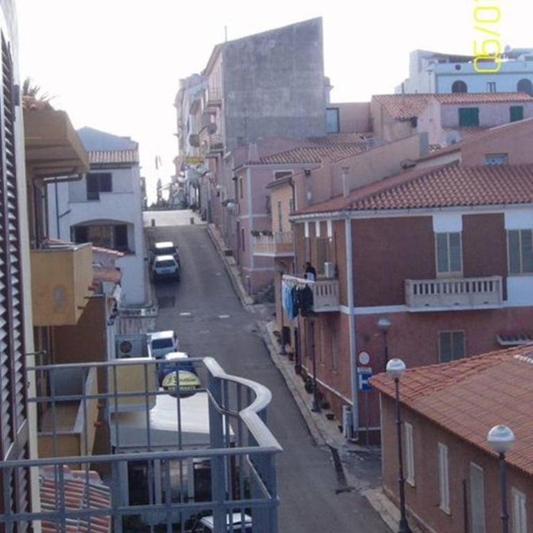 APPARTAMENTO AZZURRO con POSTO AUTO in GARAGE e panorama sul paese Santa Teresa Gallura - Two-Bedroom Apartment - 2