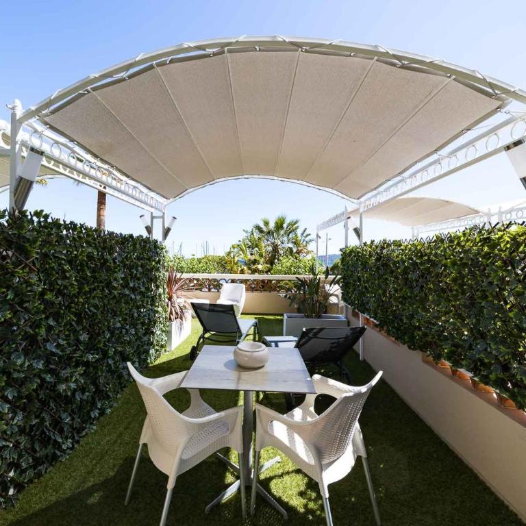 Hôtel Le Rabelais - Chambre Double avec Terrasse - 7