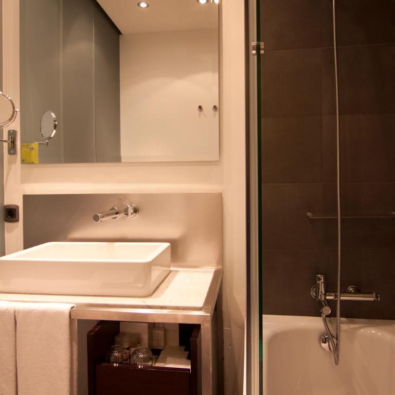 Sixtytwo Hotel - Deluxe Double or Twin Room - 6