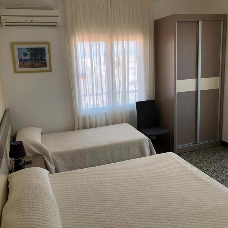 Hostal Internacional - Habitación Triple con baño privado - 1