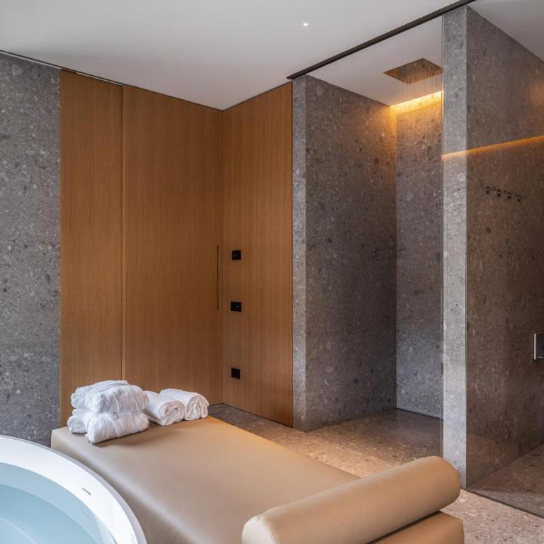 ESSENCE - Charming Suites - Appartamento Attico con Vasca Idromassaggio - 11