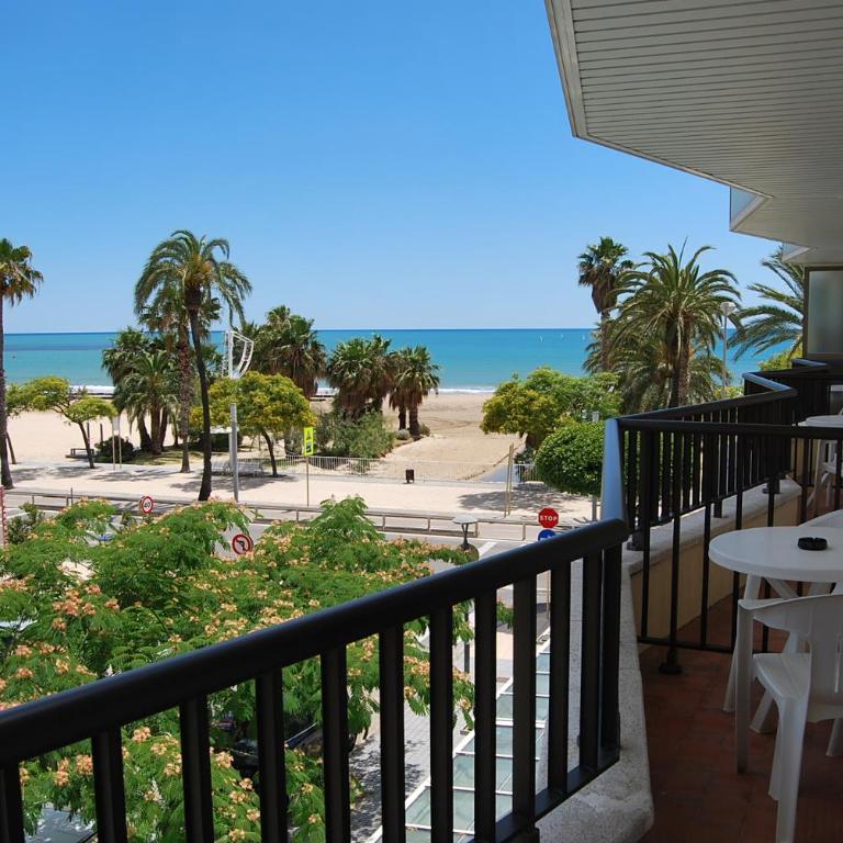 Hotel Rovira - Habitación Doble con vistas laterales al mar - 1 o 2 camas - 2