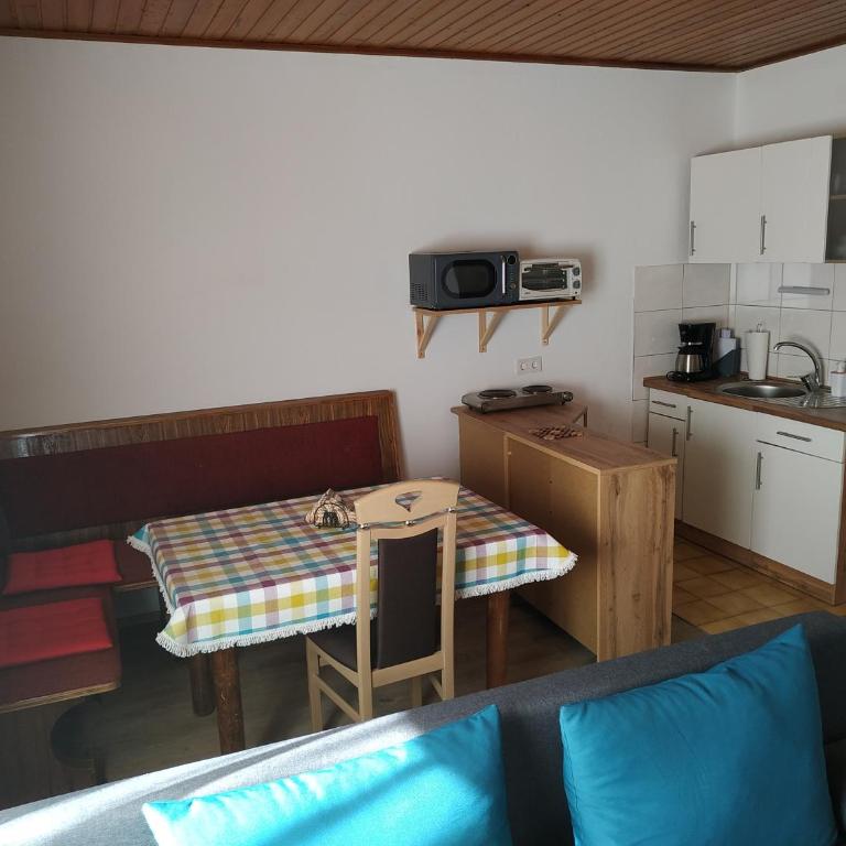 Apartmenthaus Kestel Gasthof - Apartment mit Balkon - 2