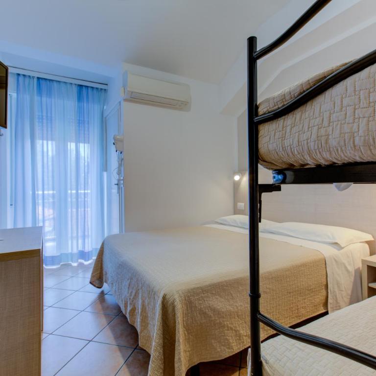 Hotel Cimarosa - Camera Quadrupla Economy - 5