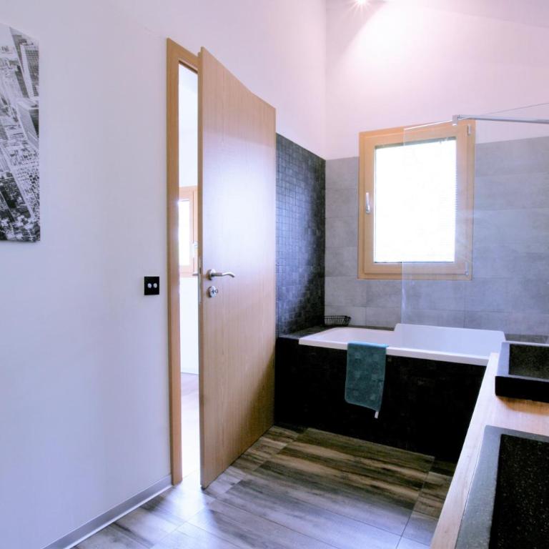 Montreux Holiday Home - Deluxe Villa - 46