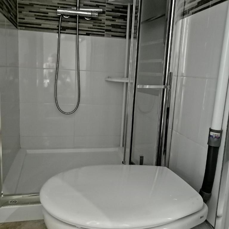 Piso Madrid Pacifico M-30 - Three-Bedroom Apartment - 11